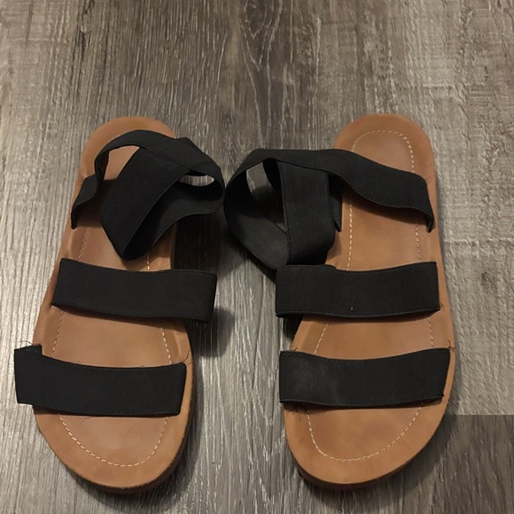 cusionaire Shoes - Black Elastic Strap Sandals with Tan Footbed